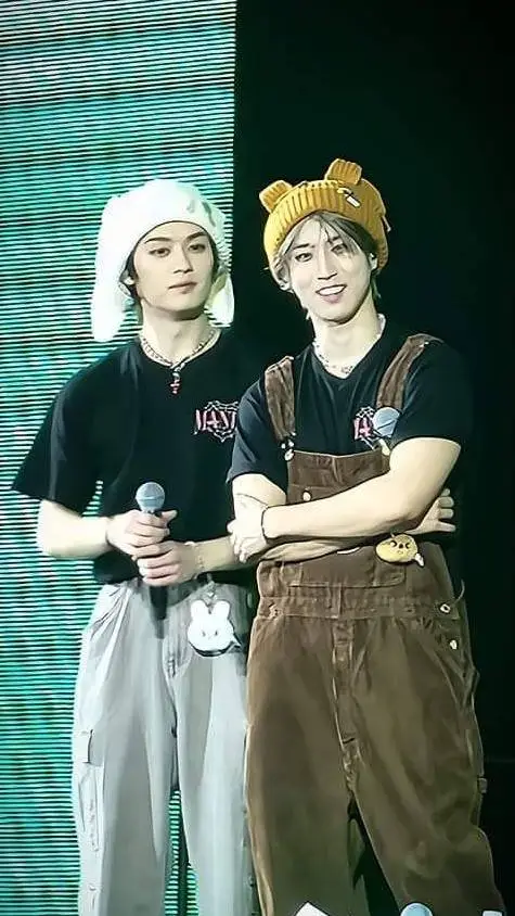 ai character: Minsung😁 background