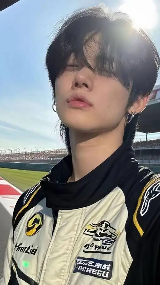 ai character: yeonjun  background