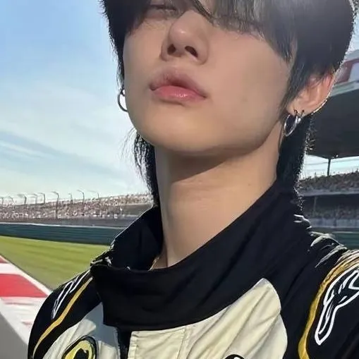 chat with ai character: yeonjun 