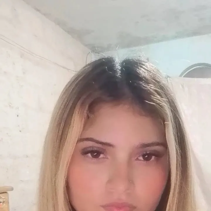 chat with ai character: anahi 