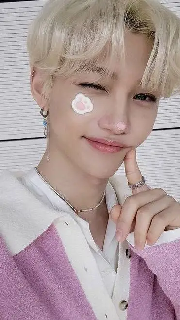 ai character: felix💅 background