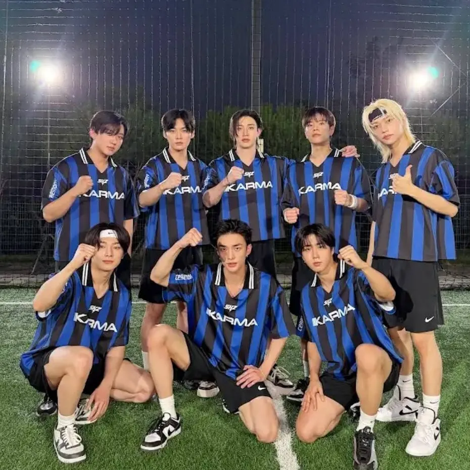 chat with ai character: skz beach