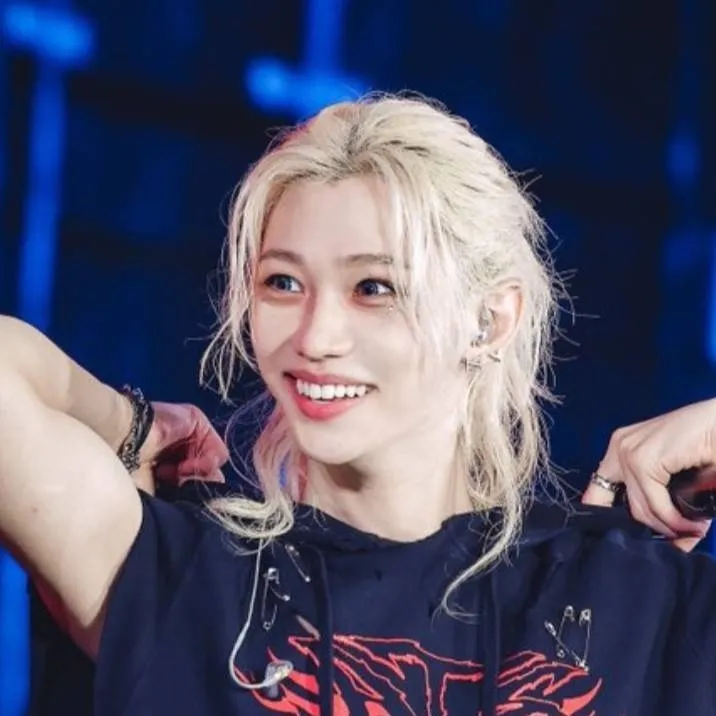 chat with ai character: felix