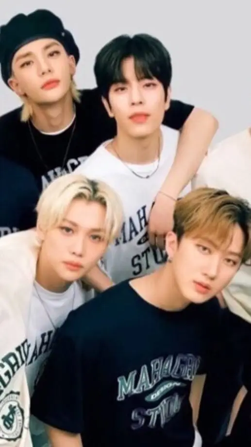 ai character: skz beach background