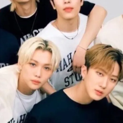 chat with ai character: skz beach