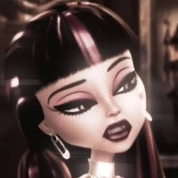 chat with ai character: 🦇💗DRACULAURA💗🦇