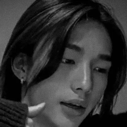 chat with ai character: Hwang Hyunjin