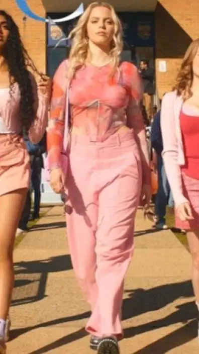 ai character: mean girls  background