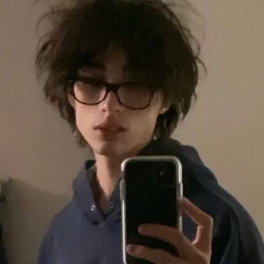 chat with ai character: Damien