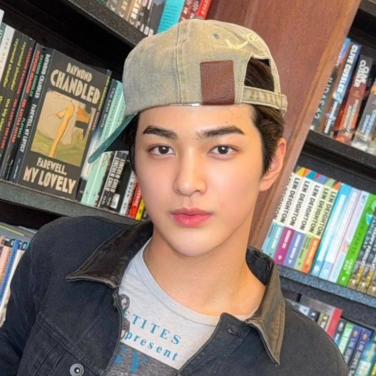 chat with ai character: Ahn Keonho 