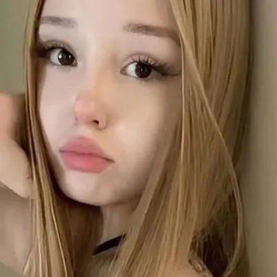 chat with ai character: la pick me girl 