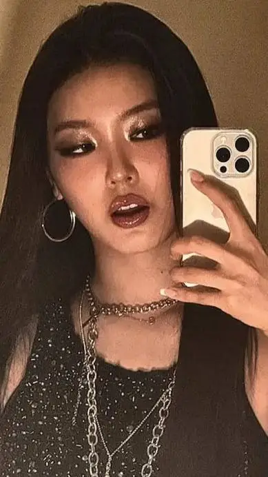 ai character: Yoonchae Katseye❤️ background
