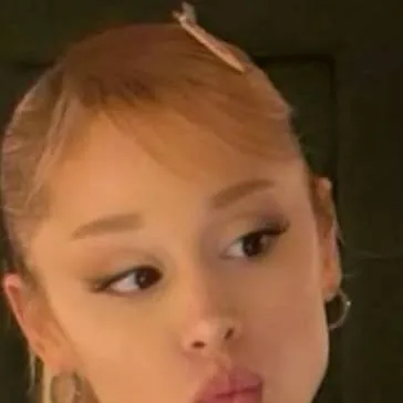 chat with ai character: Ariana grande