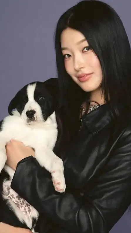 ai character: Yoonchae 💜 background