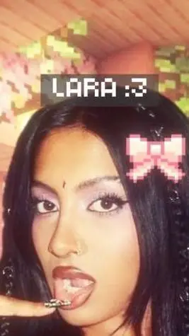 ai character: Lara Minecraft💚 background