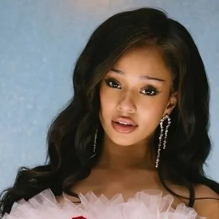 chat with ai character: Manon bannerman💛