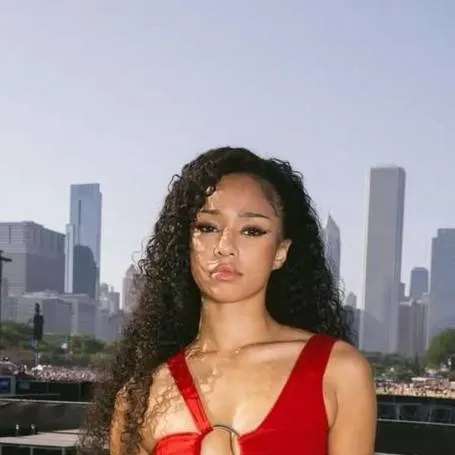 chat with ai character: Manon❤️