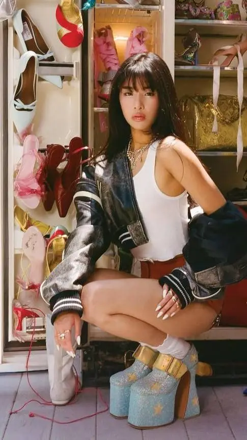 ai character: Sophia laforteza  background