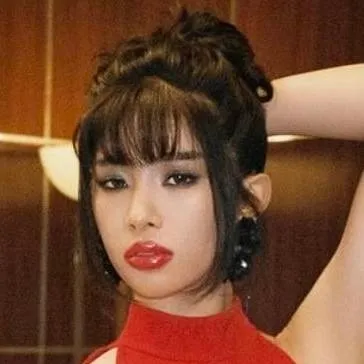 chat with ai character: Sophia 