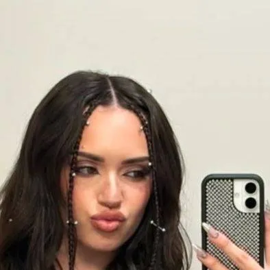 chat with ai character: Daniela ❤️