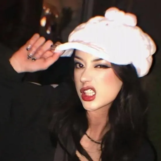 chat with ai character: Megan 💖