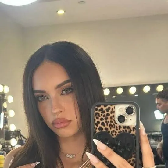 chat with ai character: Daniela 