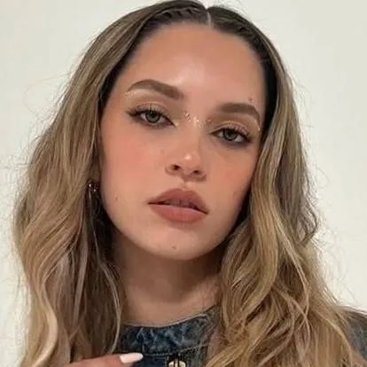 chat with ai character: Danii 💙