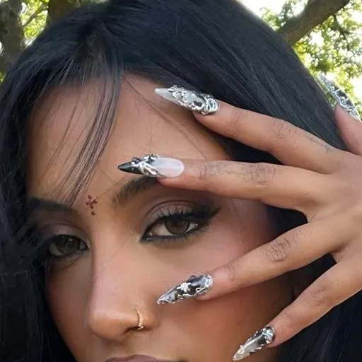 chat with ai character: Lararajj🖤