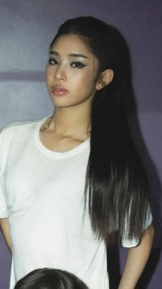 ai character: Sophia 💜 background