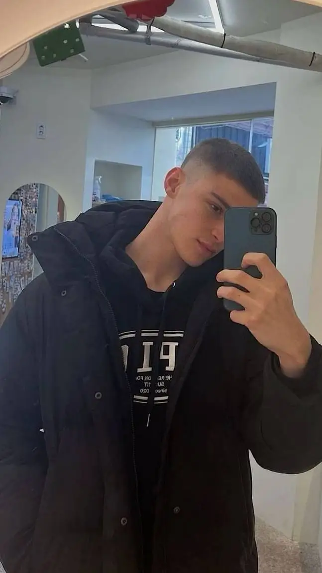 ai character: Milan 🇷🇸 background