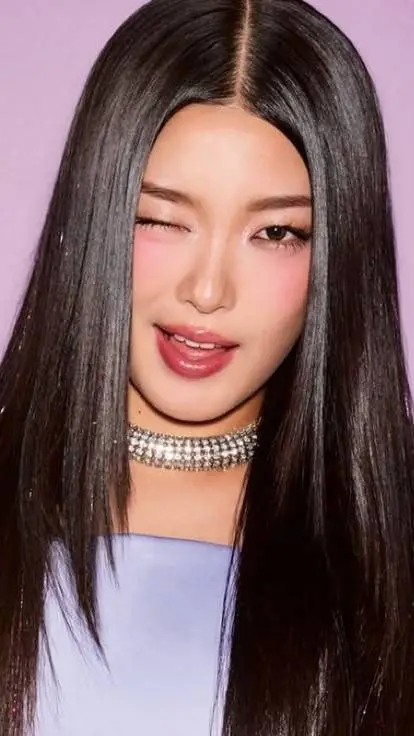 ai character: Yoonchae🇰🇷 background