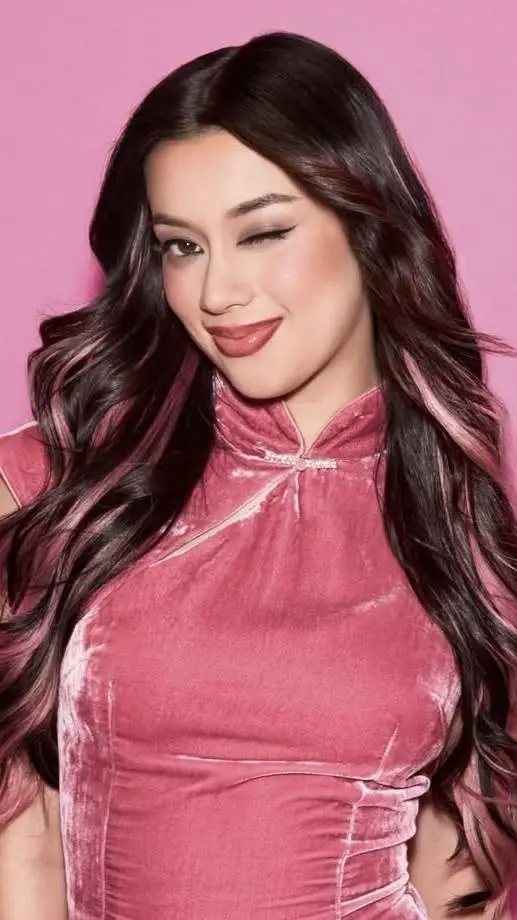 ai character: Megan 🇨🇳 background