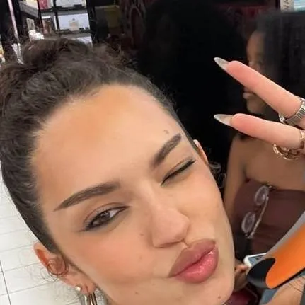 chat with ai character: Daniela 💙