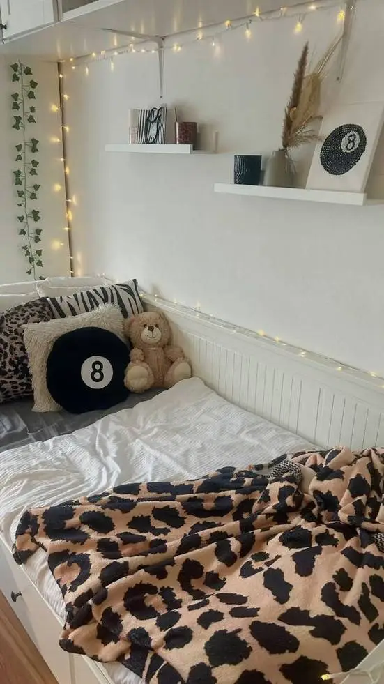 ai character: Girls sleepover🤍 background