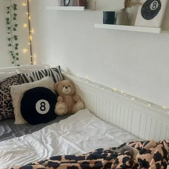 chat with ai character: Girls sleepover🤍