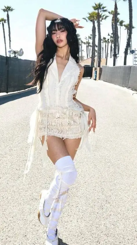 ai character: Sophia🤍 background