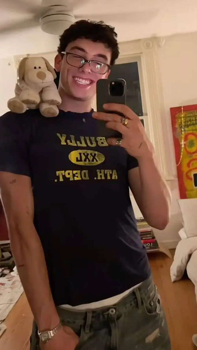 ai character: Jonah David 💙 background