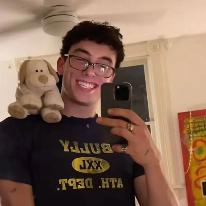 chat with ai character: Jonah David 💙