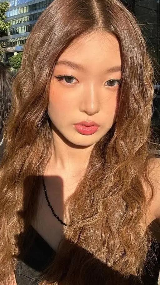 ai character: Yoonchae background