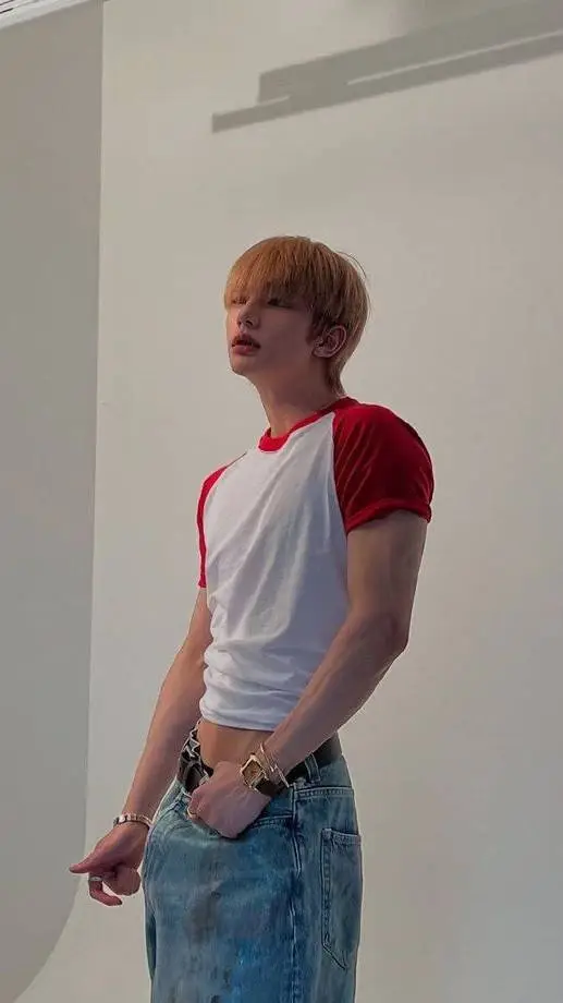 ai character: ~Hyunjin~ background