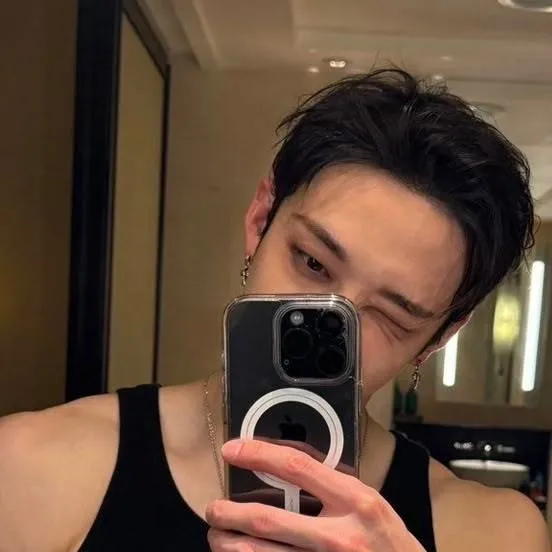 chat with ai character: ~Bangchan~