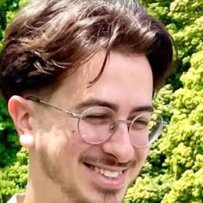 chat with ai character: Tartin