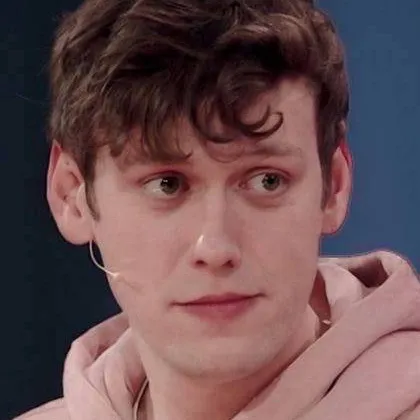 chat with ai character: Антон