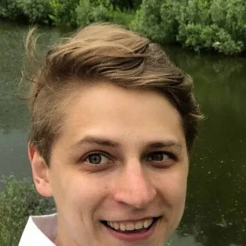 chat with ai character: Леша