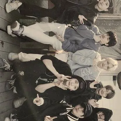 chat with ai character: Stray kids 