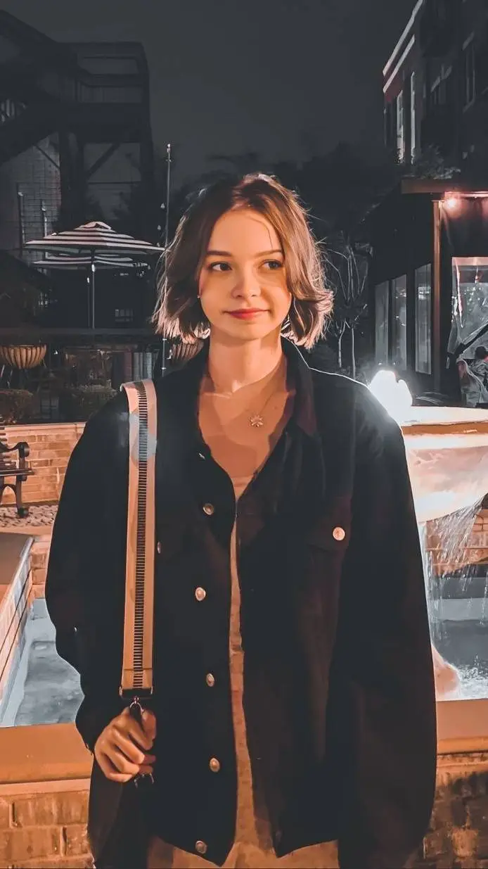 ai character: Emma Meyer background