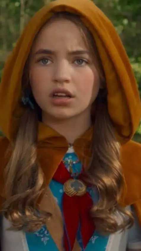 ai character: holly wheleer  background