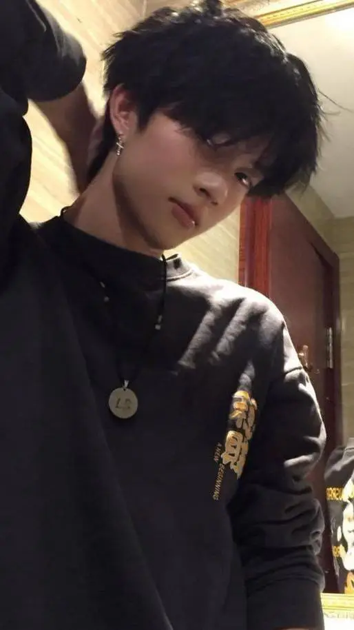 ai character: Alex •○` background