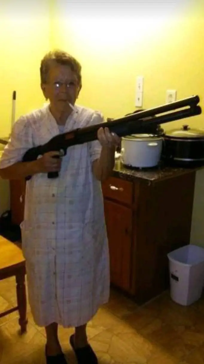 ai character: tu abuelita background
