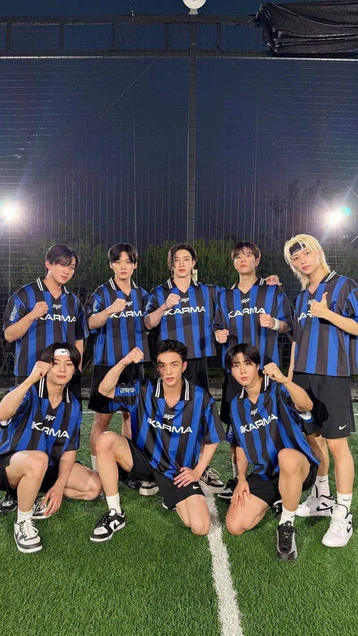 ai character: stray kids ❤️❤️ background